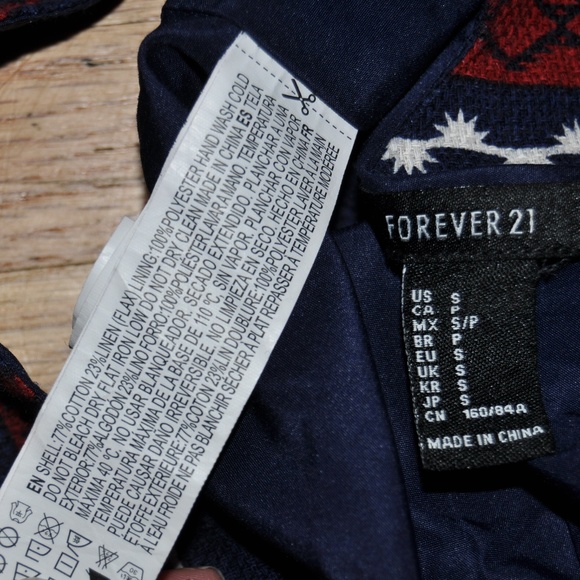 F21 Southwestern Aztec Patterned Crop Top - Picture 6 of 6